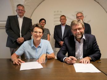 Vertragsunterzeichnung für eine 4-Feld-Sporthalle (3 + 1) in der Stadt Bad Saulgau