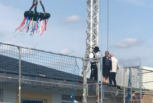 Richtfest für die „Schule ohne Grenzen“ in Berlin-Spandau
