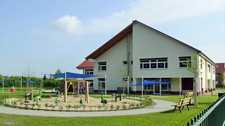 Die Kindertagestätte „Rasselbande“ im Jahr 2002 (Bilder: KENeu Kommunale Entwicklungsgesellschaft Neuenhagen mbH).