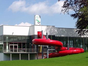 Schwimmhalle des „Sportzentrums am Taurastein“
