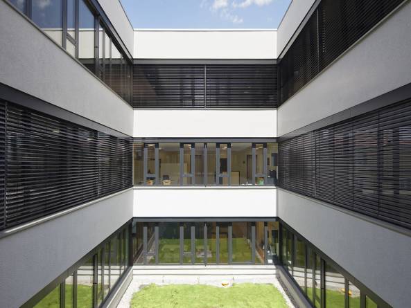 Neue Arbeitswelten - Verwaltungsneubau einer Krankenkasse in Villingen-Schwenningen
