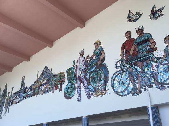 Das denkmalgeschützte Mosaik in der Empfangshalle wurde vorrangig gereinigt und erhielt neuen Glanz.