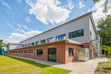 Gesamtansicht der Vierfeld-Sporthalle in Schwarmstedt (Bilder: Fotograf Christian Haase)