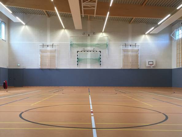 Innenansicht der neuen Zweifeld-Sporthalle