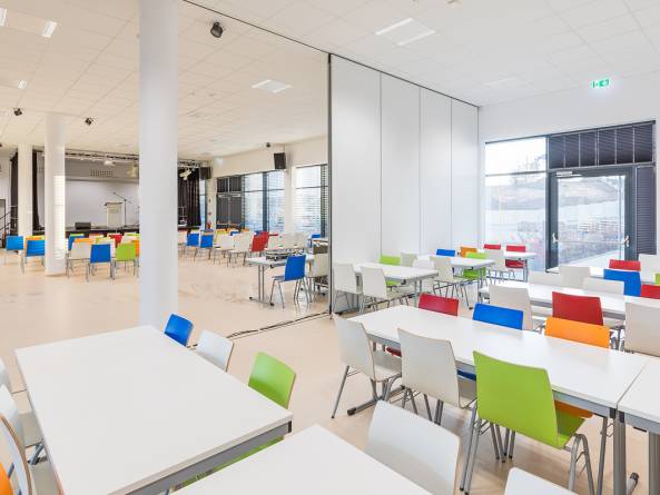 Innenansicht der neuen Schulmensa der Gemeinschaftsschule Greußen