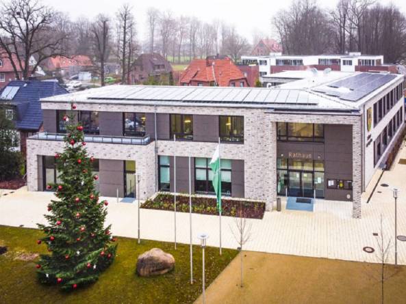 Rathaus-Neubau nach dem dem ÖPP-Inhabermodel für die Gemeinde Rosengarten (Niedersachsen).
