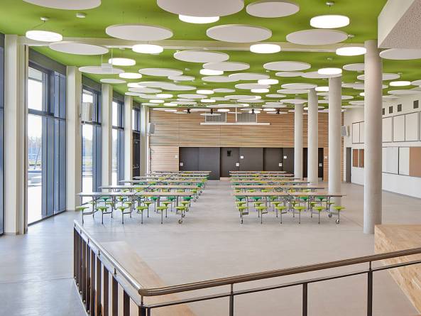 Veranstaltungen und Schulkantine im Neubau der Grundschule Hoppegarten (Brandenburg)