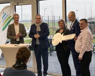 v.l.n.r.: Markus Kellner (Geschäftsführer Depenbrock Partnering GmbH & Co.KG), Thorsten Krüger (Landrat Landkreis Cuxhaven), Sandra Scherping (Leiterin Gästehaus), Michael Krannich (stellv. Leiter Gästehaus), Thilo Arp (Direktor der BBS Cadenberge)