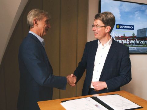 Vertragsunterzeichnung für das Gefahrenabwehrzentrum in Hildesheim